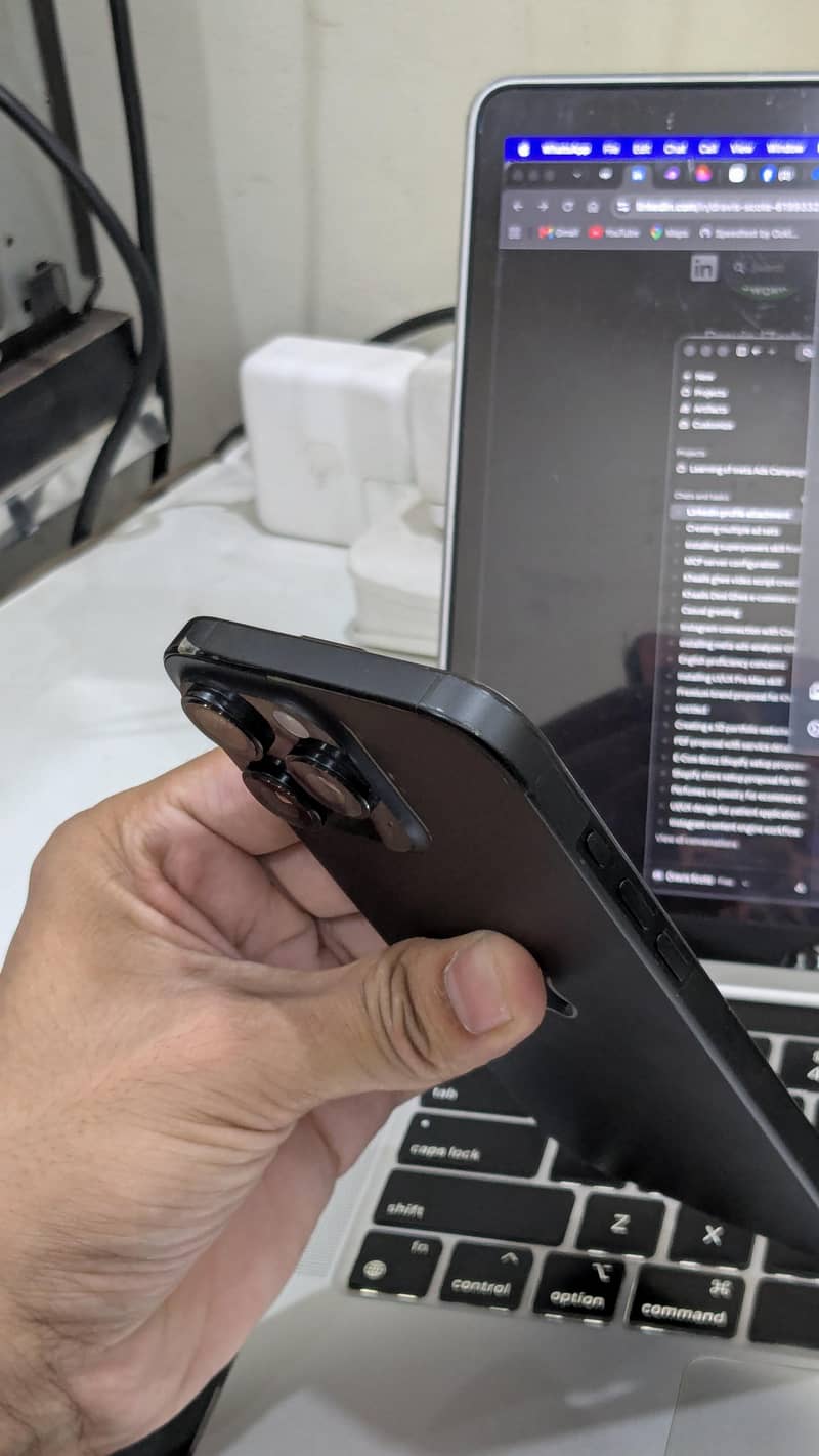 Apple iPhone 16 Pro Max 8