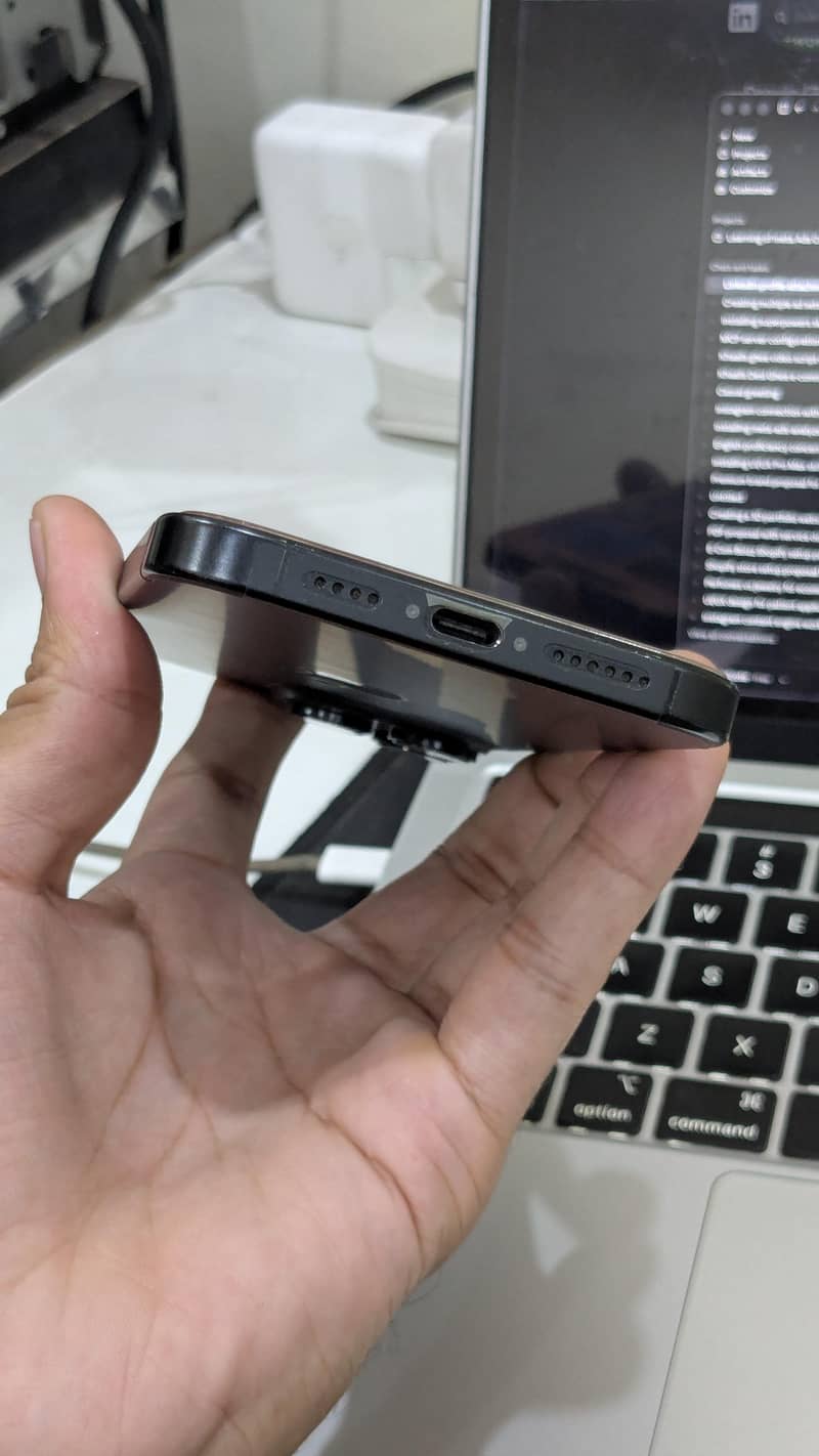 Apple iPhone 16 Pro Max 10