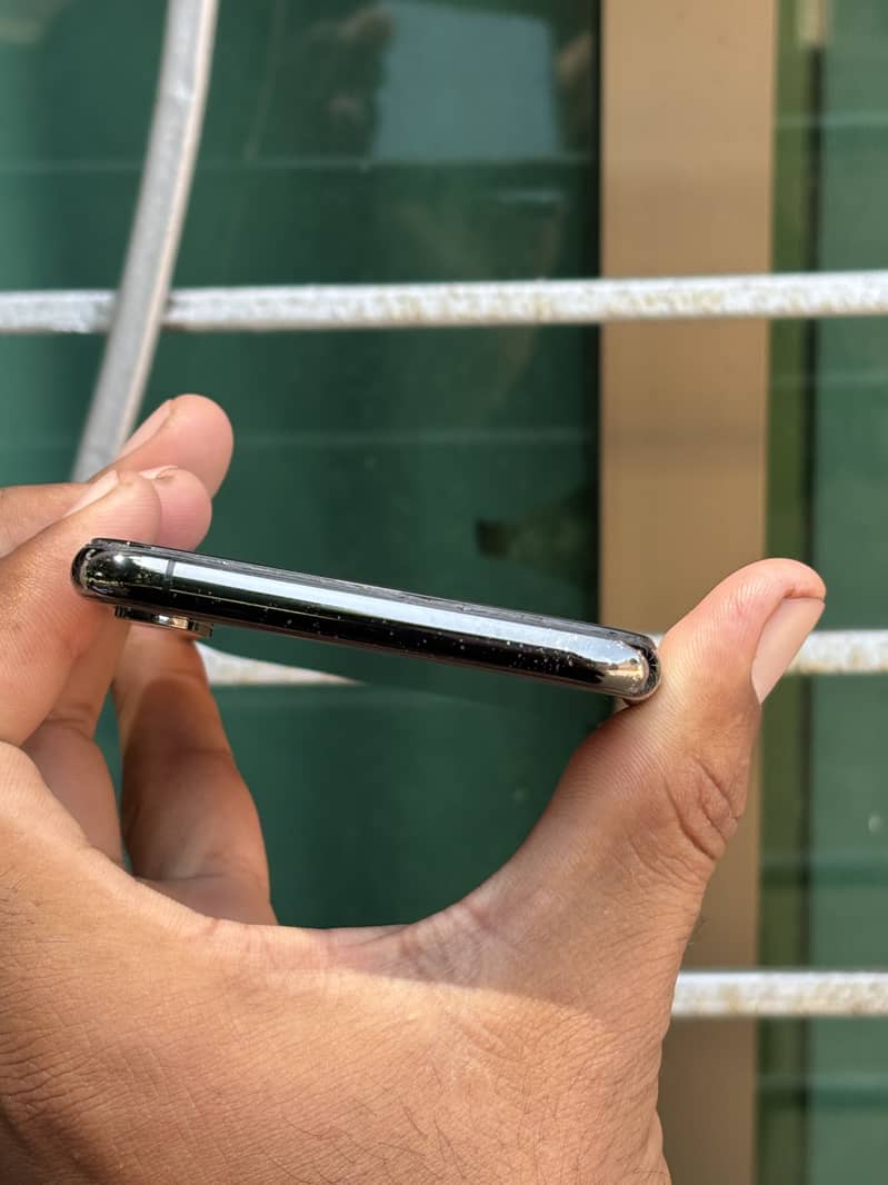Apple iPhone XS Max 0