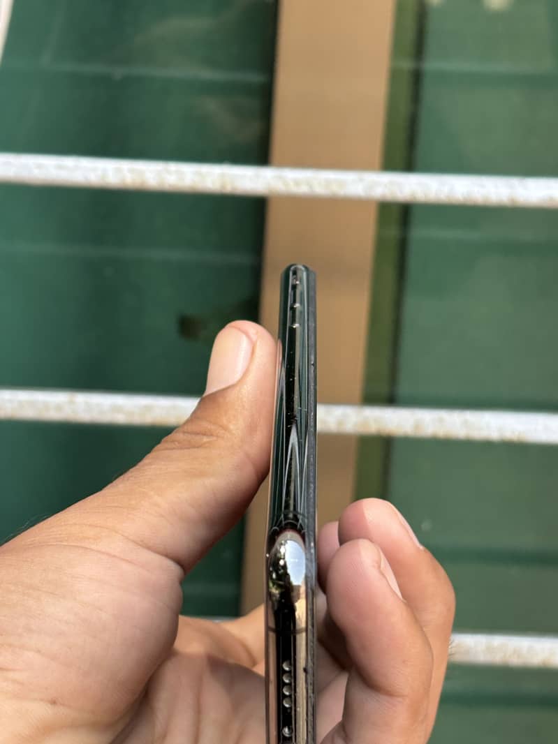 Apple iPhone XS Max 1