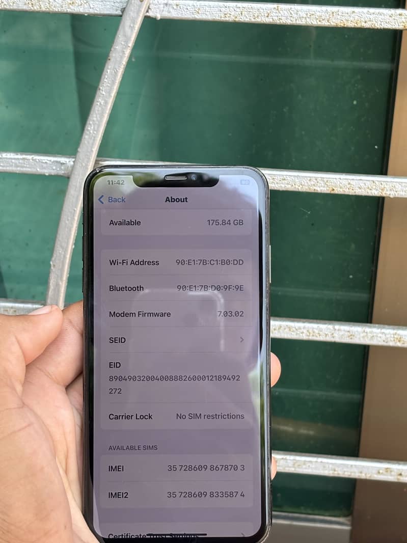 Apple iPhone XS Max 4