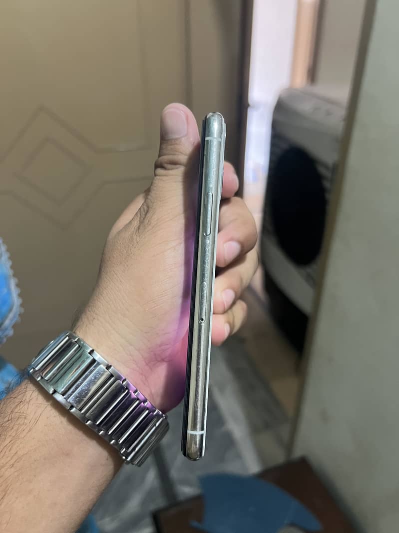 Apple iPhone 11 Pro 1
