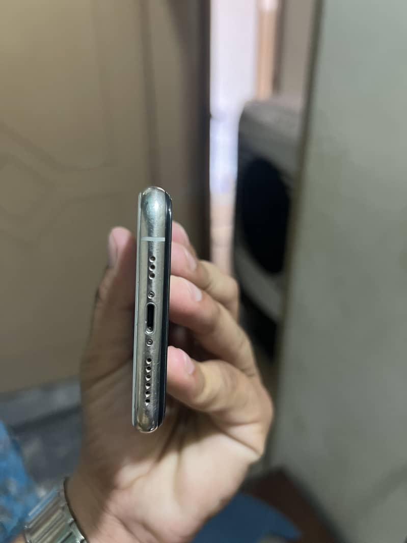 Apple iPhone 11 Pro 4