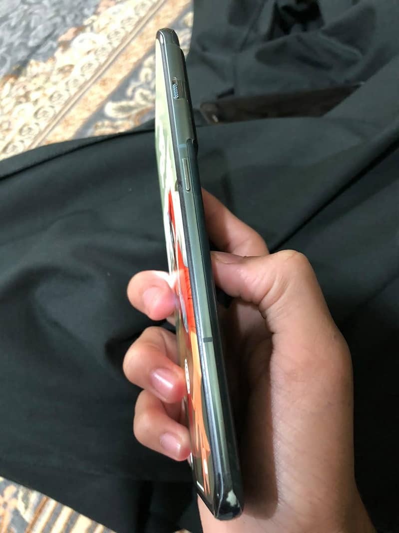 One Plus 10 Pro 4
