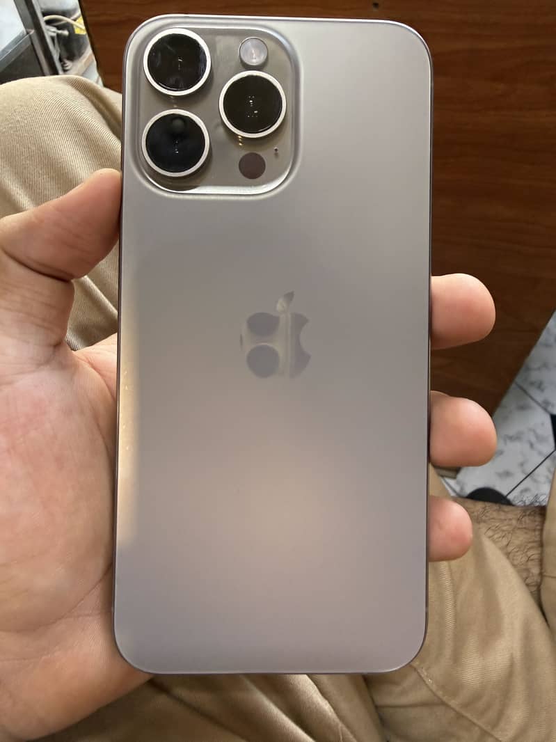 Apple iPhone 15 Pro Max 0