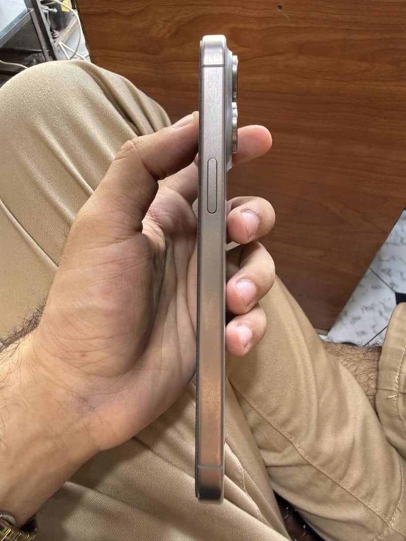 Apple iPhone 15 Pro Max 5