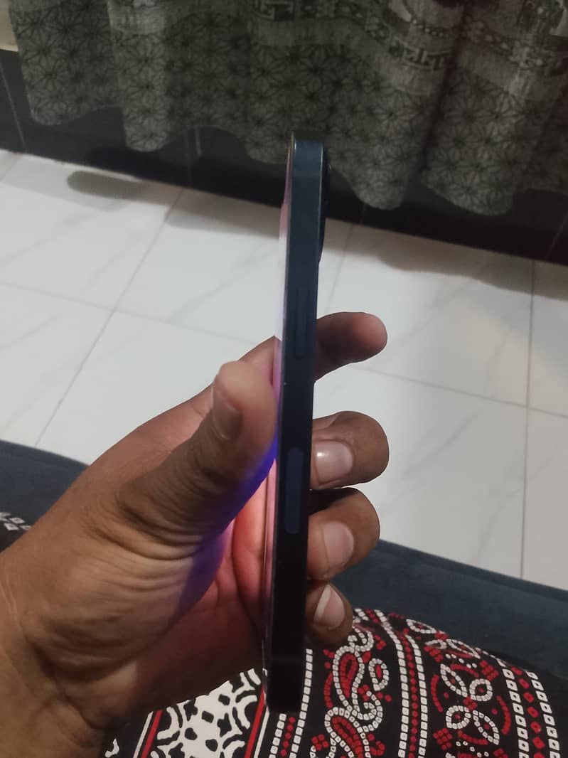 Apple iPhone 13 5
