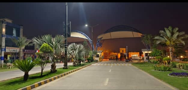 10 Marla Faccing Park Plot For Sale