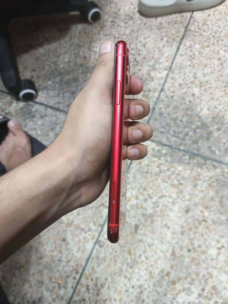 Apple iPhone 11 4