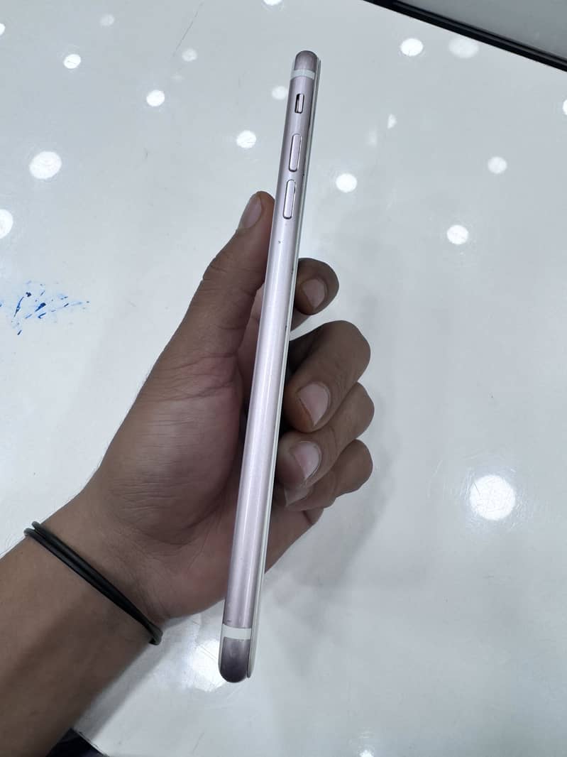 Apple iPhone 7 Plus 0