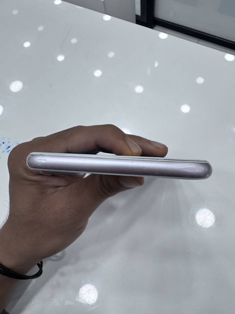 Apple iPhone 7 Plus 4