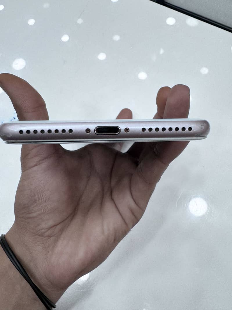 Apple iPhone 7 Plus 5