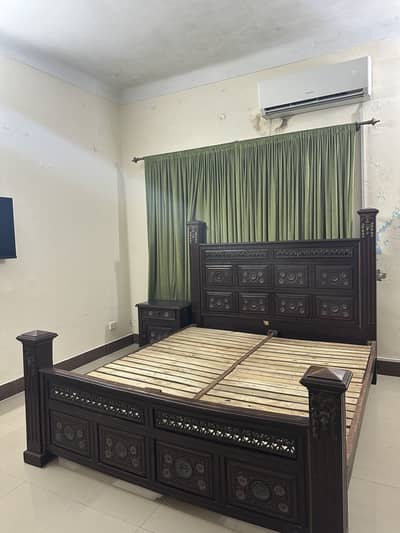 King Size Bed + 2 Side Tables + Dressing