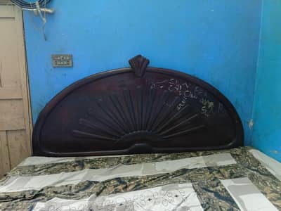 Bed achy wood ka mazboot hai kabat b double hai achi wazni