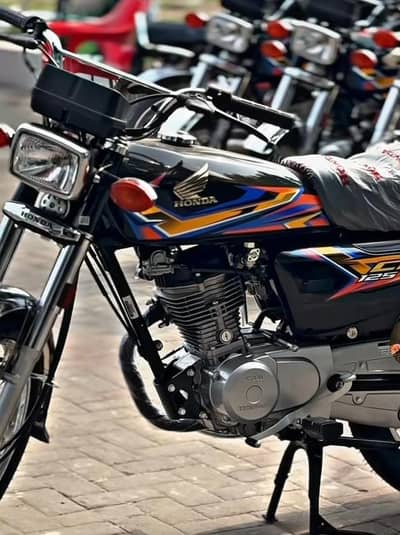 Honda 125 2027 black