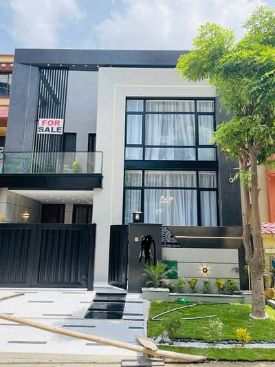 5 MARLA ULTRA MODERN LUXURY HOUSE FOR SALE