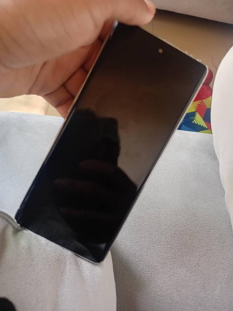 Tecno CAMON 40 Pro magar kit ha chalna ma okay ha 4