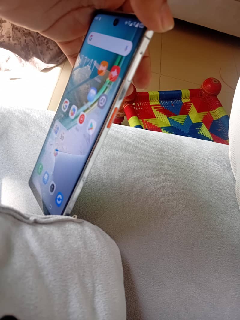 Tecno CAMON 40 Pro magar kit ha chalna ma okay ha 10