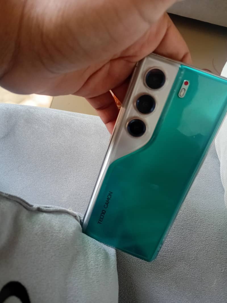 Tecno CAMON 40 Pro magar kit ha chalna ma okay ha 11