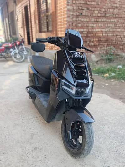 Evee S1 Air Electric Scooty Available Brand New Fresh Condition 10/10