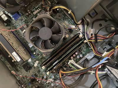 Core i7.4 generation. 32gb ram. ssd 256gb. 2gb graphics card amd.