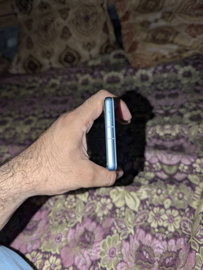 GOOGLE PIXEL 7a 5