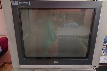 LG Tv  flat screen 32 inches used