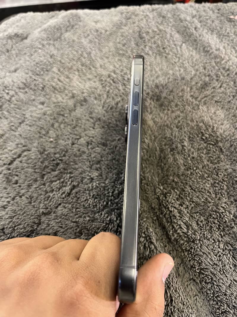 Apple iPhone 15 Pro Max 2