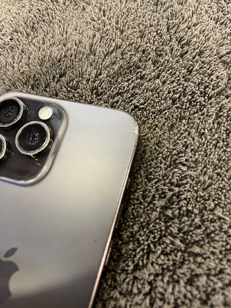 Apple iPhone 15 Pro Max 3