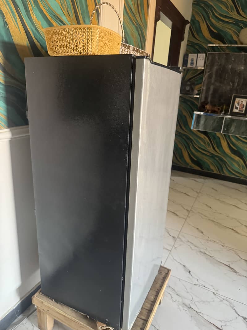 Mini Fridge 1