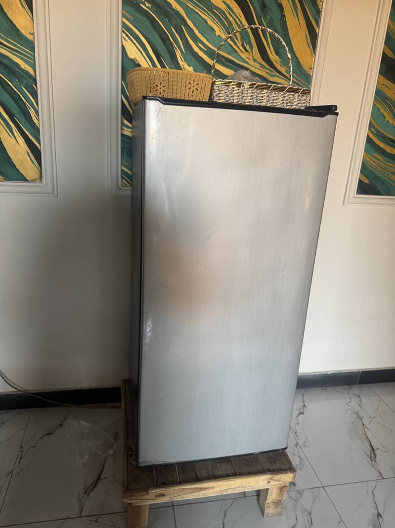 Mini Fridge 4