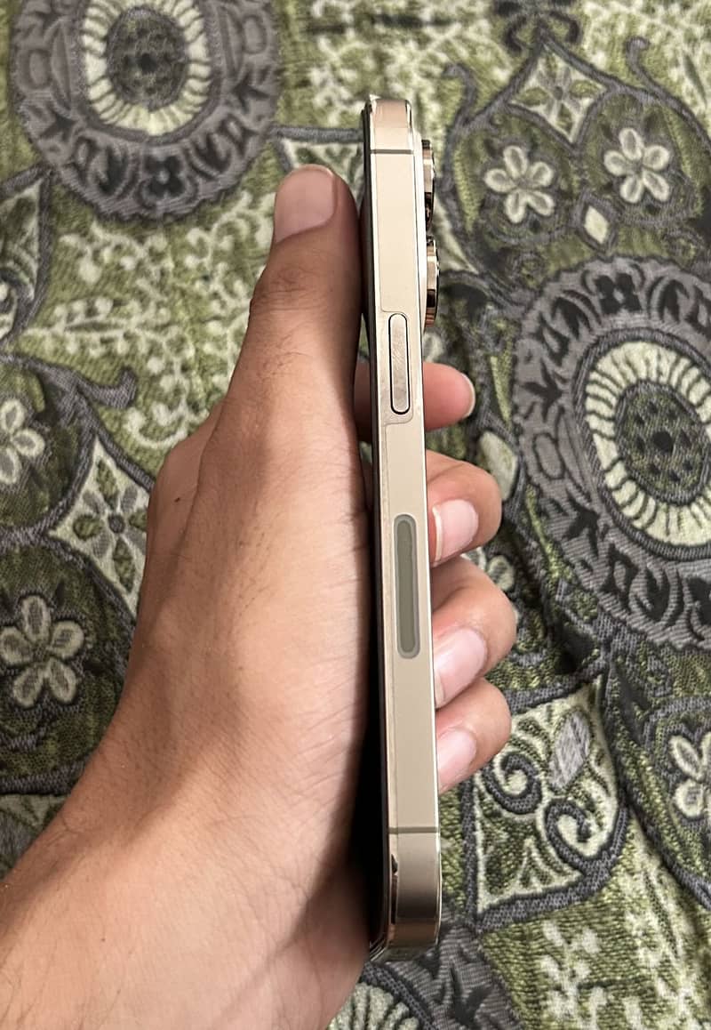 Apple iPhone 14 Pro 2