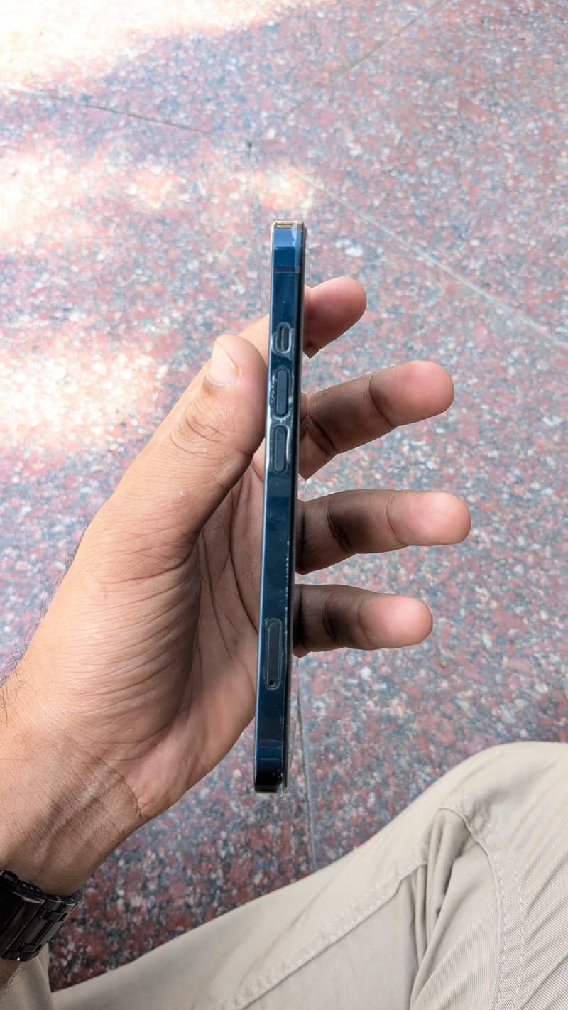 Apple iPhone 13 4