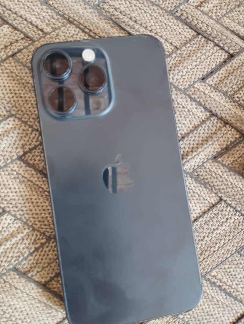 Apple iPhone 15 Pro Max 2