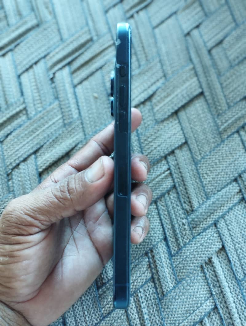 Apple iPhone 15 Pro Max 3