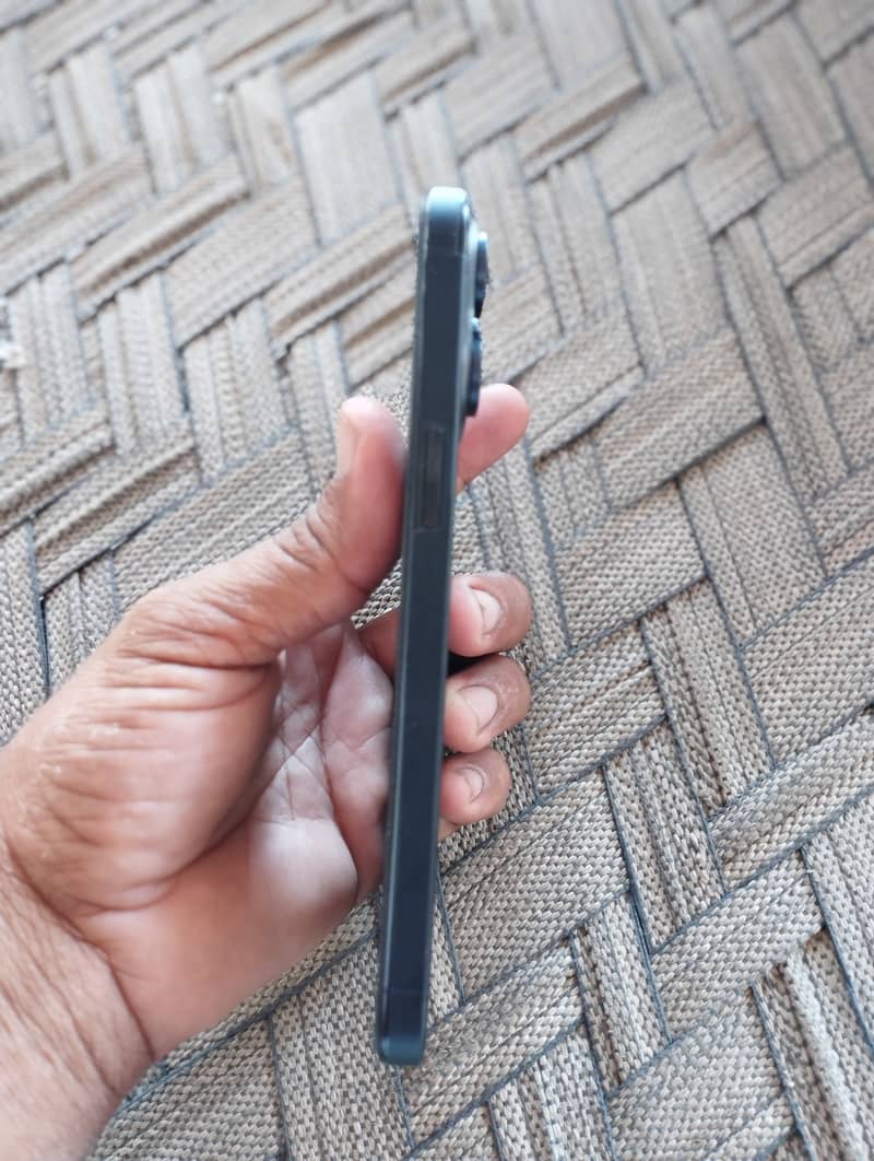 Apple iPhone 15 Pro Max 5