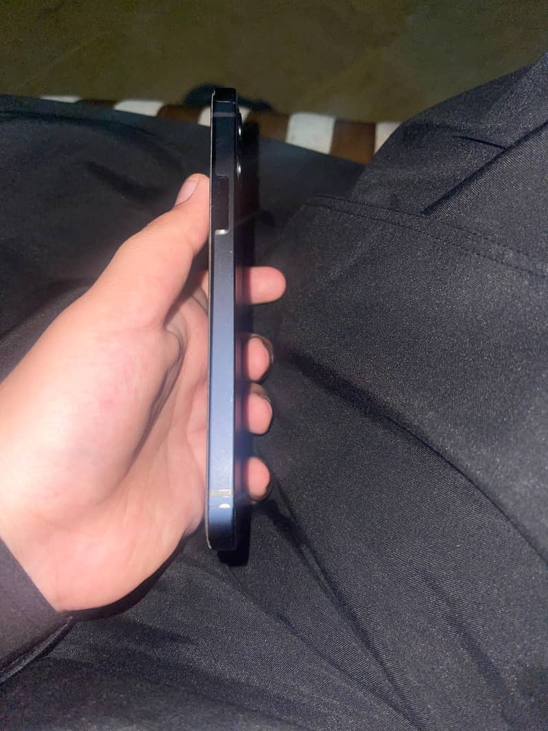 Apple iPhone 12 3