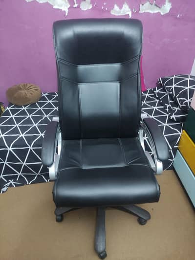 executive office table with executive chair