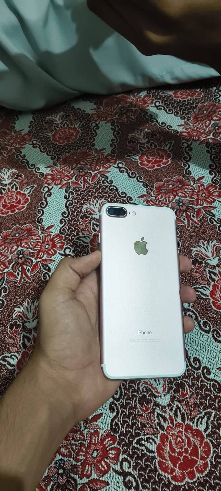 Apple iPhone 7 Plus 2