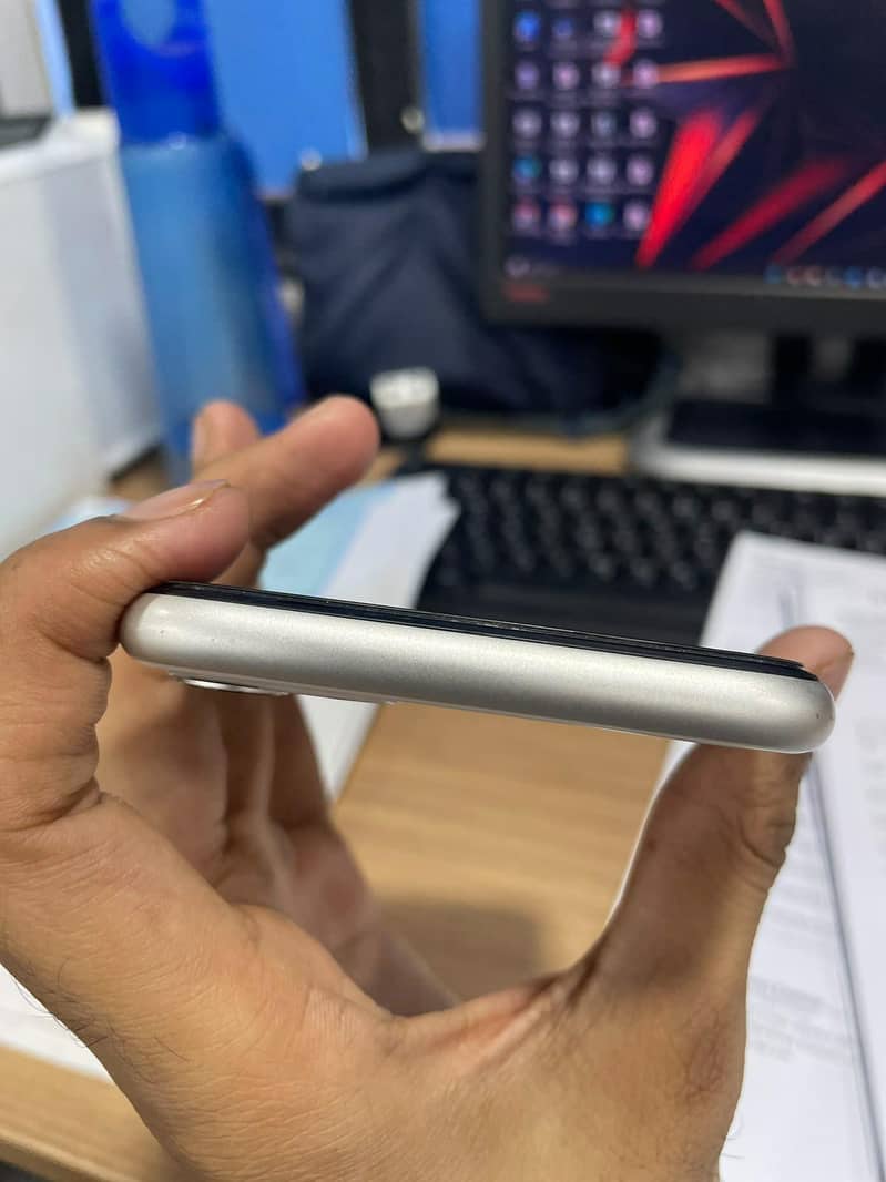 Apple iPhone 11 5