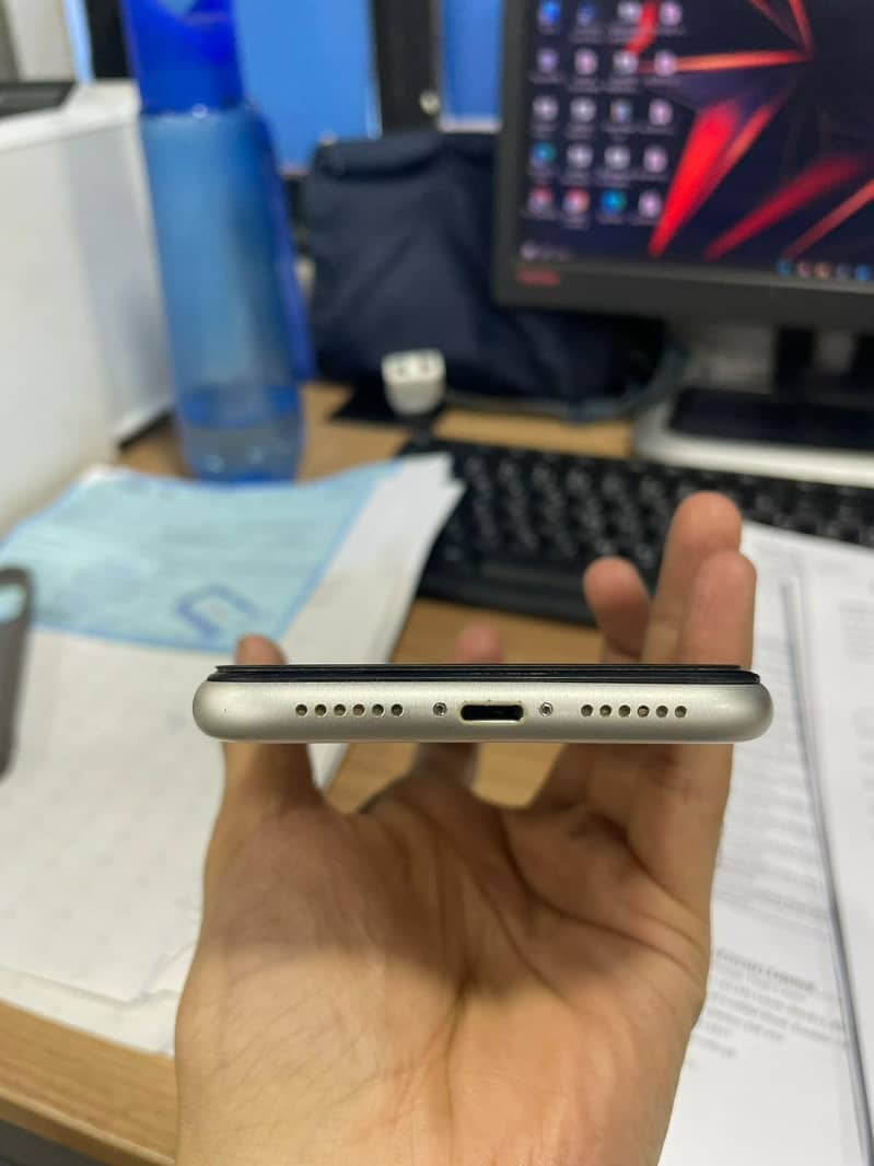 Apple iPhone 11 6