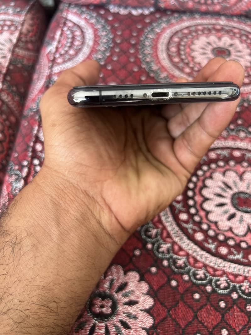 iPhones xs max 4