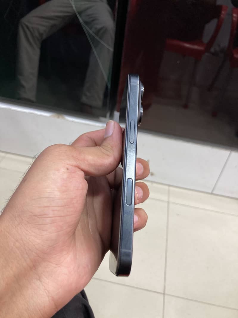Apple iPhone 16 Pro 2