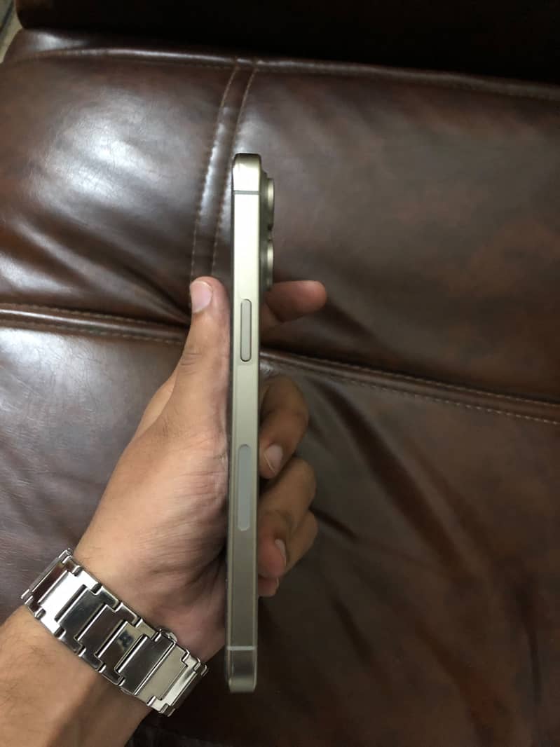 Apple iPhone 15 Pro Max 3