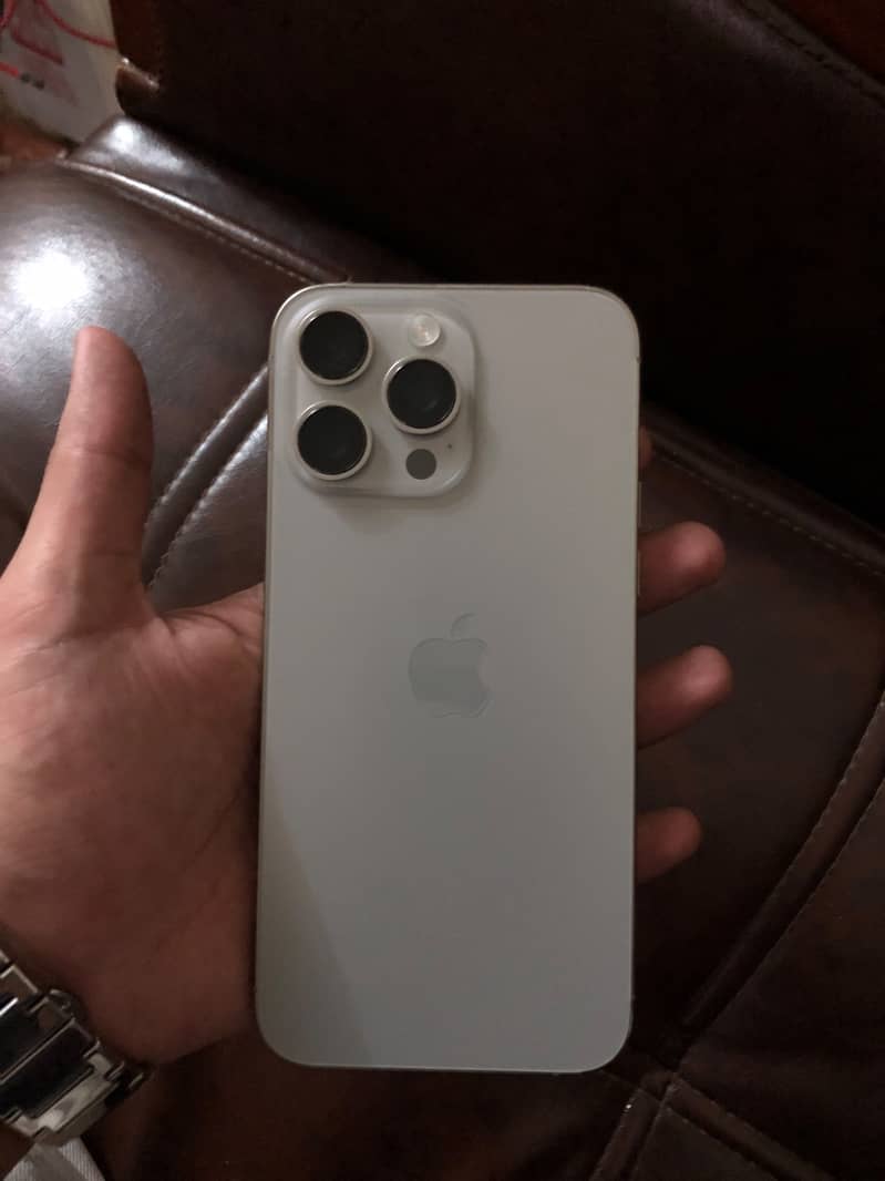 Apple iPhone 15 Pro Max 5