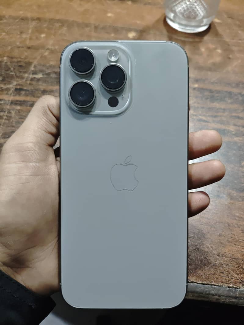 Apple iPhone 16 Pro Max 0