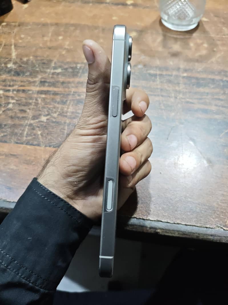 Apple iPhone 16 Pro Max 1