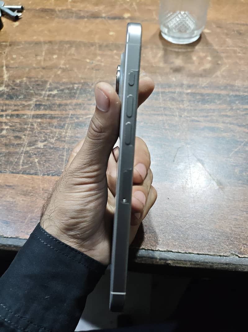 Apple iPhone 16 Pro Max 3