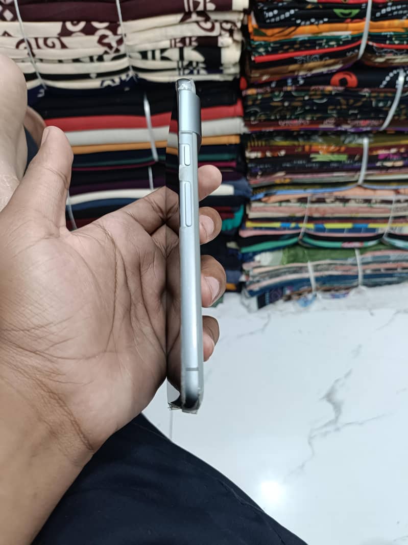 Google Pixel 8 4