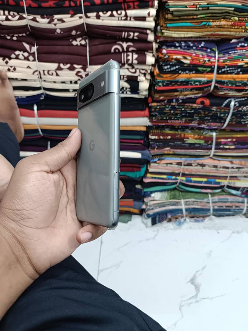 Google Pixel 8 11